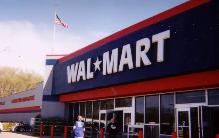 WalMart Vs Amazon Ebay and E Commerce | Hours Open To Close